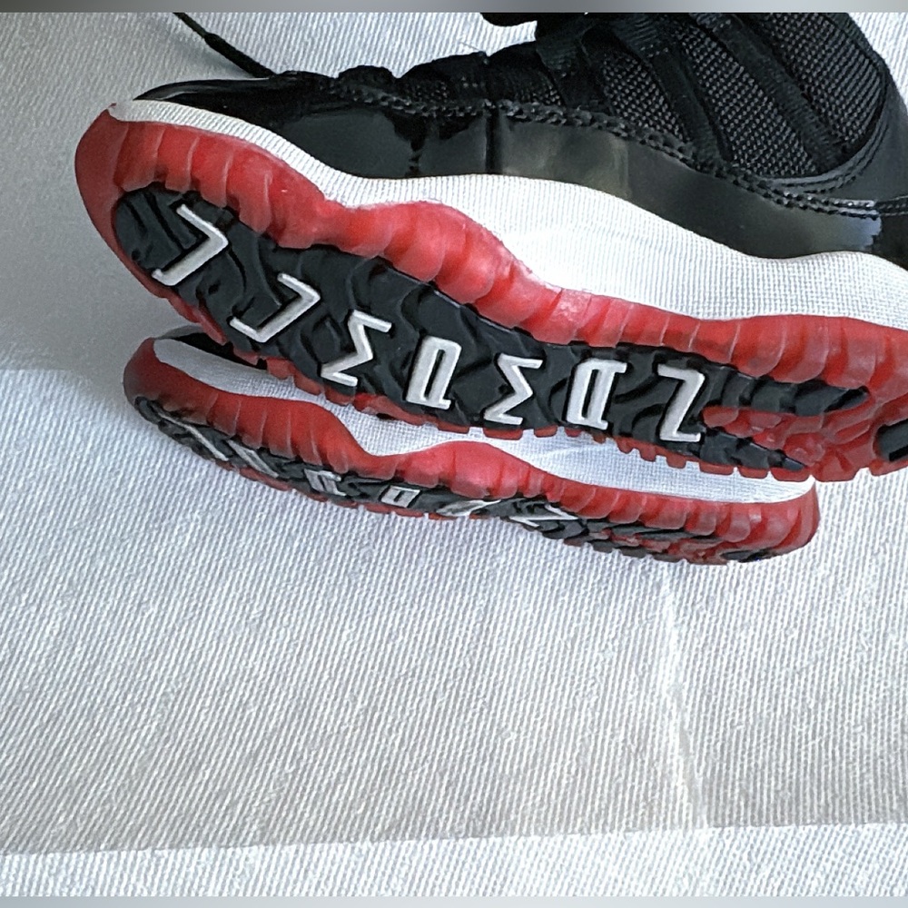 Jordan 11 Bred - Picture 7 of 8